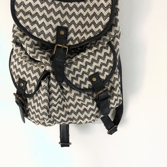 AE zigzag backpack - Picture 2 of 5